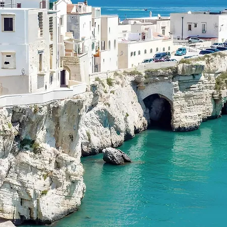 Garibaldi Square Apartman *