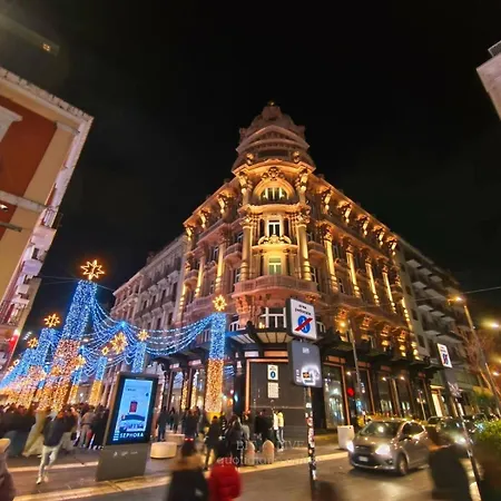 Garibaldi Square Apartman *